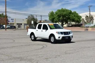 2019 Nissan Frontier Cabina de Crew 4x2 SV Automático