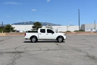 2019 Nissan Frontier Cabina de Crew 4x2 SV Automático