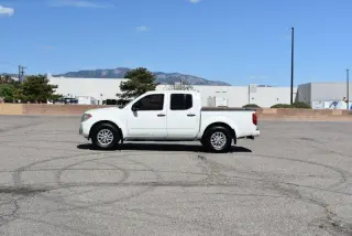 2019 Nissan Frontier Cabina de Crew 4x2 SV Automático