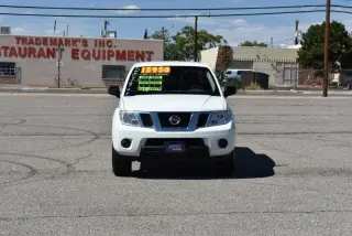 2019 Nissan Frontier Cabina de Crew 4x2 SV Automático