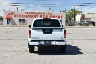2019 Nissan Frontier Cabina de Crew 4x2 SV Automático