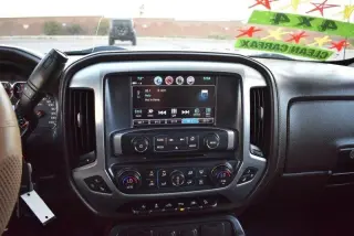 2017 GMC Sierra 1500 4WD Crew Cab, 143.5" de largo, SLT.