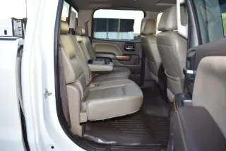 2017 GMC Sierra 1500 4WD Crew Cab, 143.5" de largo, SLT.