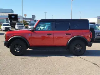 Ford Bronco 2024 4x4 Black Diamond SUV de 4 puertas