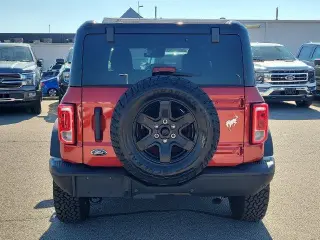 Ford Bronco 2024 4x4 Black Diamond SUV de 4 puertas