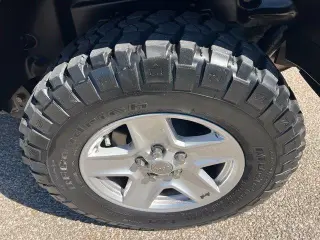 Jeep Wrangler Unlimited 2018 4x4 Sport SUV de 4 puertas (lanzamiento a mitad de año)