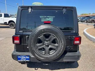 Jeep Wrangler Unlimited 2018 4x4 Sport SUV de 4 puertas (lanzamiento a mitad de año)