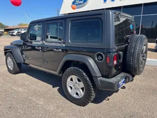 Jeep Wrangler Unlimited 2018 4x4 Sport SUV de 4 puertas (lanzamiento a mitad de año)