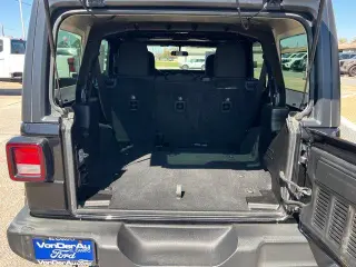 Jeep Wrangler Unlimited 2018 4x4 Sport SUV de 4 puertas (lanzamiento a mitad de año)
