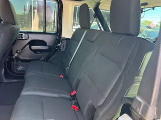 Jeep Wrangler Unlimited 2018 4x4 Sport SUV de 4 puertas (lanzamiento a mitad de año)