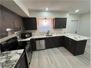 Propiedad en alquiler con 4 dormitorios y 2 baños en Miami