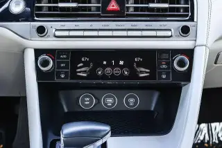 Genesis G70 2024 2.5T Standard 4dr Sedán