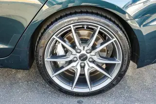 Genesis G70 2024 2.5T Standard 4dr Sedán