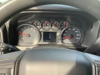 Chevrolet Silverado 1500 2021 4x4 Custom 4dr Crew Cab con cabina de 5.8 pies de largo SB