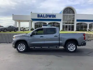 Chevrolet Silverado 1500 2021 4x4 Custom 4dr Crew Cab con cabina de 5.8 pies de largo SB