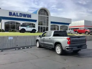 Chevrolet Silverado 1500 2021 4x4 Custom 4dr Crew Cab con cabina de 5.8 pies de largo SB