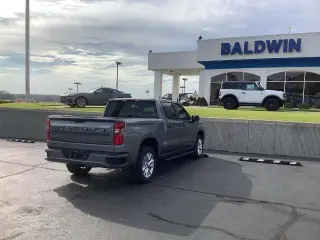 Chevrolet Silverado 1500 2021 4x4 Custom 4dr Crew Cab con cabina de 5.8 pies de largo SB