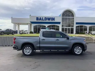 Chevrolet Silverado 1500 2021 4x4 Custom 4dr Crew Cab con cabina de 5.8 pies de largo SB