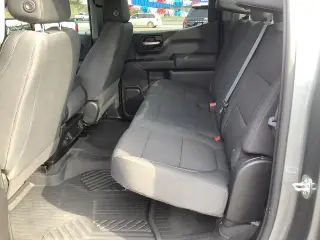 Chevrolet Silverado 1500 2021 4x4 Custom 4dr Crew Cab con cabina de 5.8 pies de largo SB