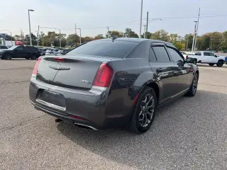 Chrysler 300 2015 AWD S 4dr Sedán