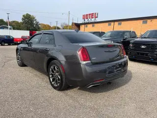 Chrysler 300 2015 AWD S 4dr Sedán