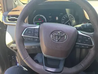 Toyota Sienna 2021 Platino 7 Pasajeros 4 puertas Furgoneta Mini