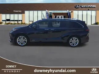 Toyota Sienna 2021 Platino 7 Pasajeros 4 puertas Furgoneta Mini