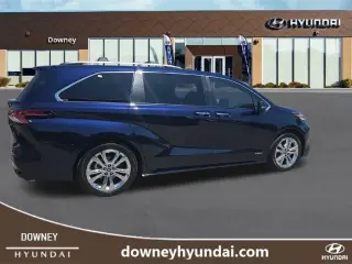 Toyota Sienna 2021 Platino 7 Pasajeros 4 puertas Furgoneta Mini
