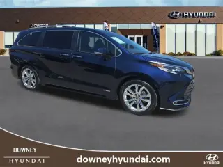 Toyota Sienna 2021 Platino 7 Pasajeros 4 puertas Furgoneta Mini