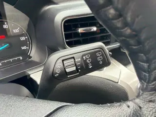 Ford Explorer 2023 con tracción en las cuatro ruedas XLT 4dr SUV