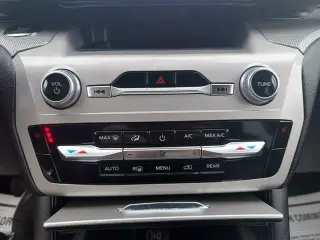 Ford Explorer 2023 con tracción en las cuatro ruedas XLT 4dr SUV