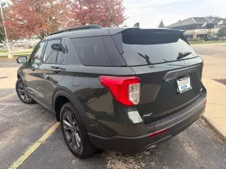 Ford Explorer 2023 con tracción en las cuatro ruedas XLT 4dr SUV