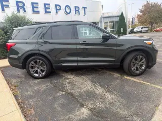 Ford Explorer 2023 con tracción en las cuatro ruedas XLT 4dr SUV