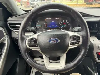 Ford Explorer 2023 con tracción en las cuatro ruedas XLT 4dr SUV