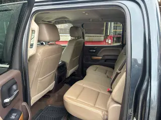 2018 Chevrolet Silverado 1500 4WD Crew Cab 143.5" LTZ w/1LZ
