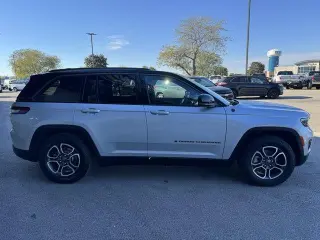 Jeep Grand Cherokee 2022 4x4 Trailhawk 4dr SUV (lanzamiento a mitad de año)