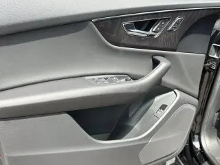 Audi Q8 2023 AWD quattro Premium 55 TFSI 4dr SUV