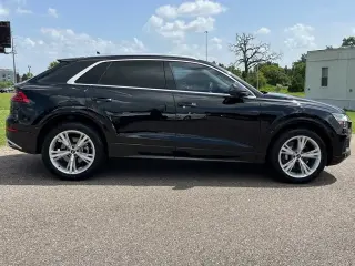 Audi Q8 2023 AWD quattro Premium 55 TFSI 4dr SUV