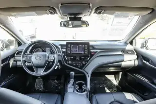 Toyota Camry 2024 SE Sedán 4 puertas