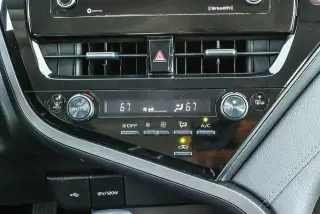 Toyota Camry 2024 SE Sedán 4 puertas