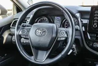 Toyota Camry 2024 SE Sedán 4 puertas