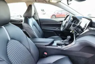 Toyota Camry 2024 SE Sedán 4 puertas