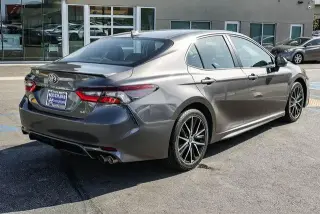 Toyota Camry 2024 SE Sedán 4 puertas