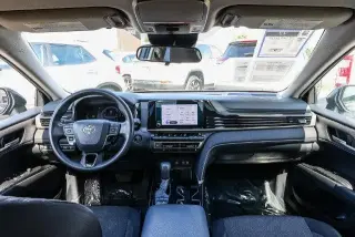 Toyota Camry 2025 SE Sedán 4 puertas