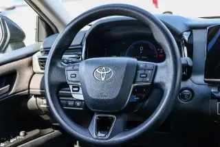 Toyota Camry 2025 SE Sedán 4 puertas