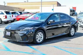 Toyota Camry 2025 SE Sedán 4 puertas
