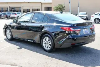 Toyota Camry 2025 SE Sedán 4 puertas
