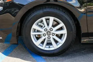 Toyota Camry 2025 SE Sedán 4 puertas