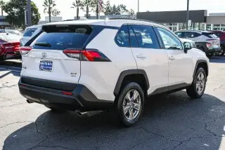 Toyota RAV4 2025 AWD XLE 4dr SUV