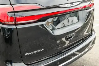 Chrysler Pacifica 2024 Touring L Minivan de 4 puertas